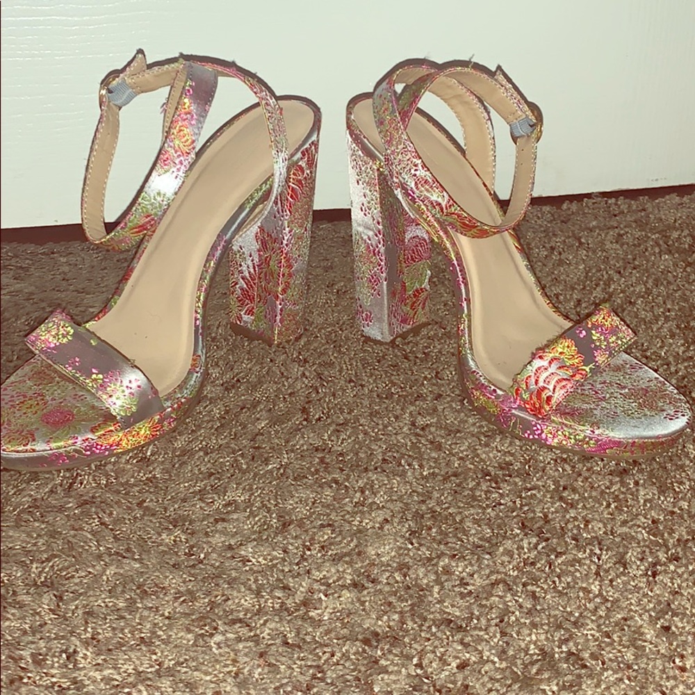 Vintage print heels